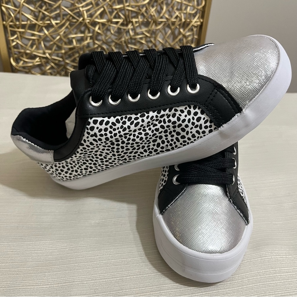 Women’s sneakers size 5w silver, black and white. New with tags
